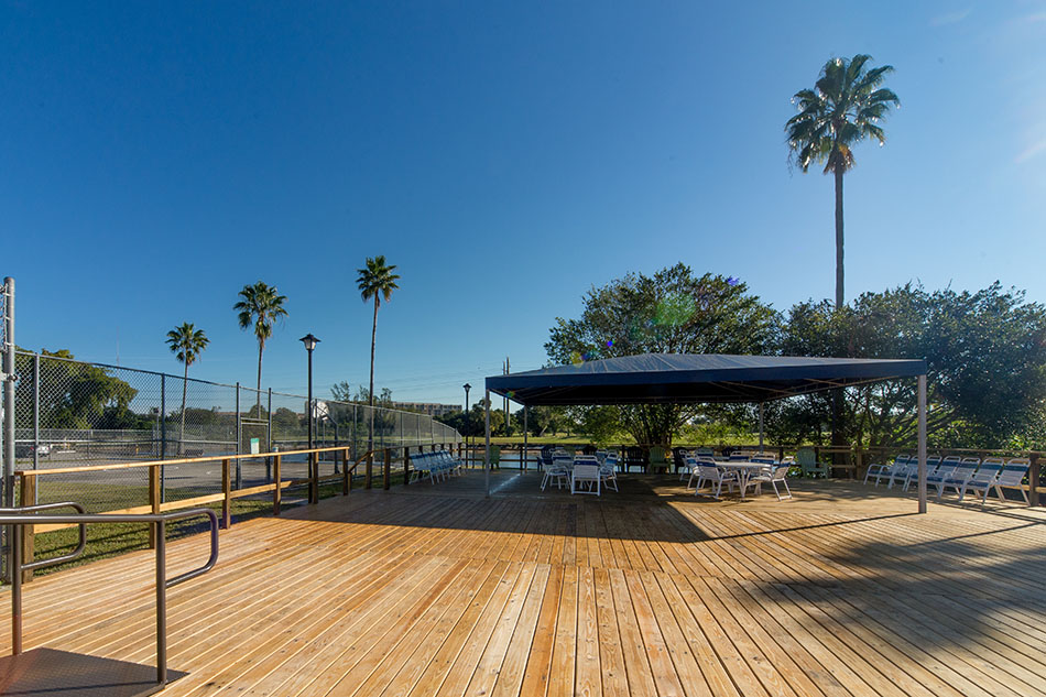 Manors Lake Center Deck